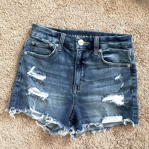 AMERICAN EAGLE CURVY HIGH RISE SHORTIE